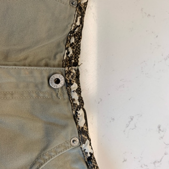 Express khaki shorts size 1/2 - Picture 5 of 8